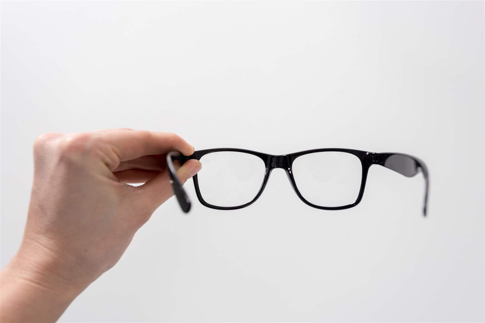 Priced at $600… This New Smart Glasses Will Compete with “Ray-Ban Meta” – Discover Its Features