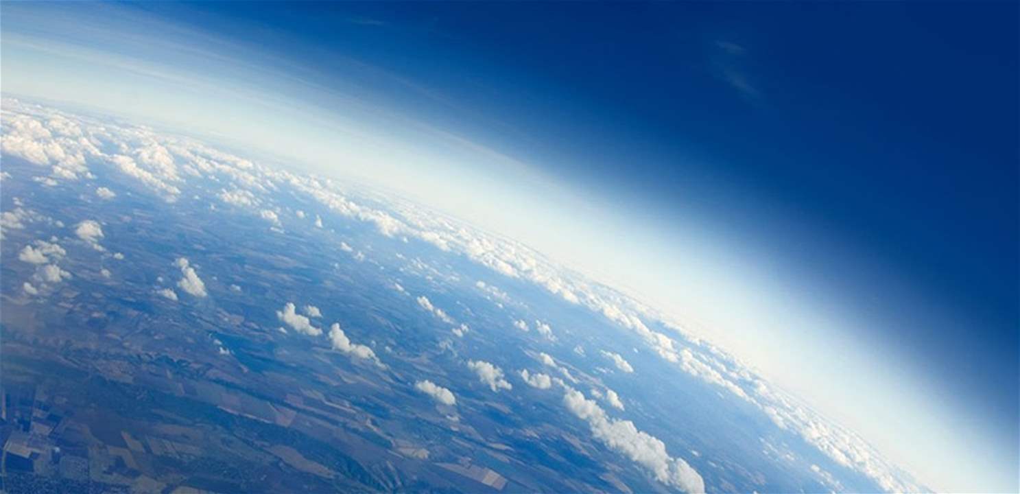 How much water is in Earth's atmosphere? 