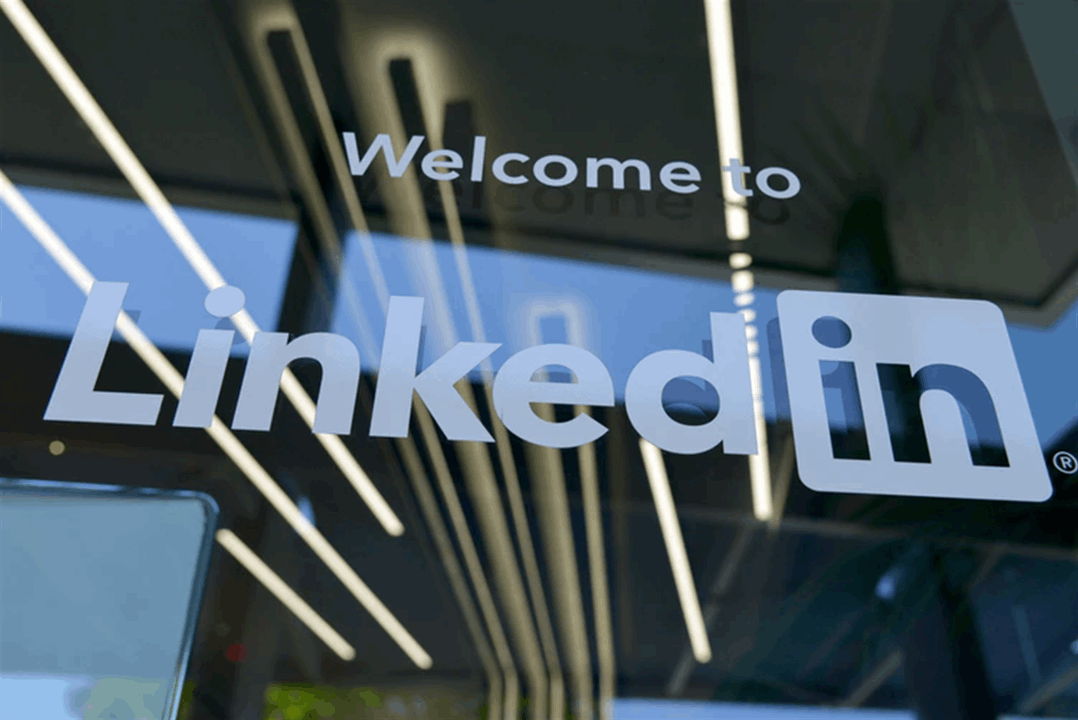 A look inside LinkedIn Premium Account features... Is it work the price?