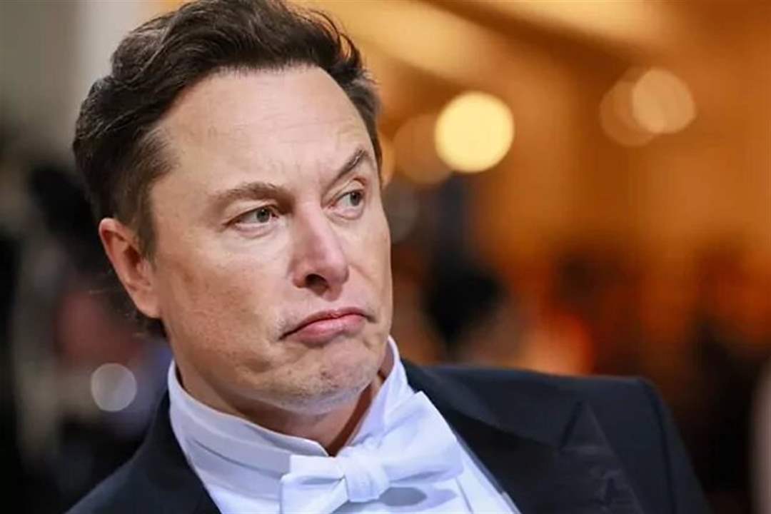 Kissing the Future: Elon Musk&#39;s Provocative Image Fuels Worries about AI