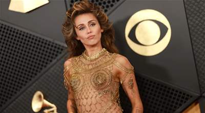 Miley Cyrus wows Grammys in nothing but gold safety pins
