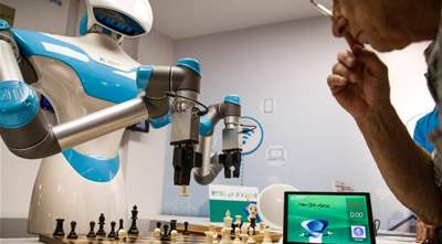 Video: A robot breaks a child's finger at a chess competition in Moscow