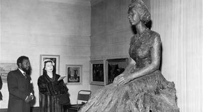 The Nigerian Artist who made a Bronze Sculpture Of Queen Elizabeth II