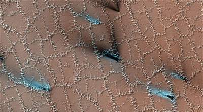 NASA images reveal the wonders of winter beauty... Snow on Mars