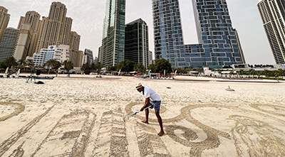 The Spectacular Sand Art of Dubai&#39;s Guinness World Record Holder